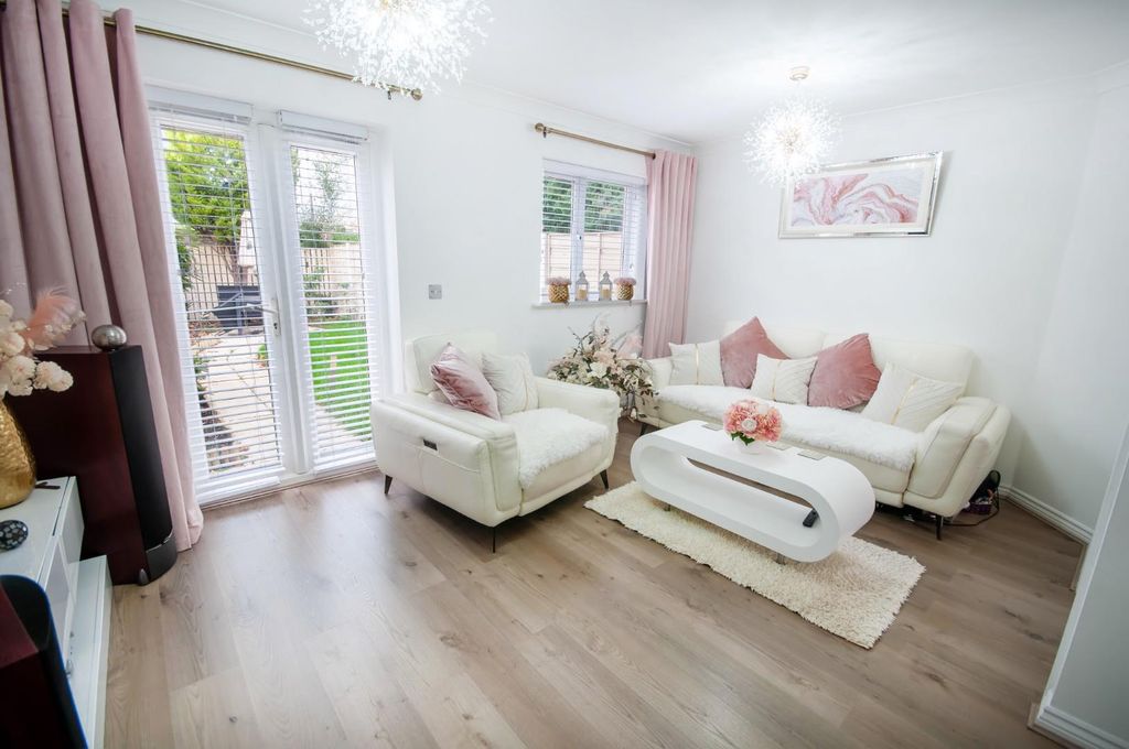 Property photo 2 of 16 Lounge/Diner