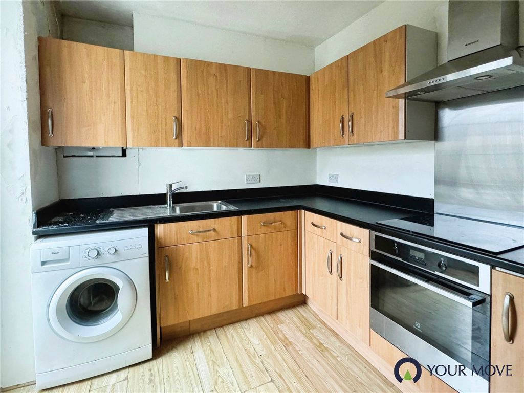 Property photo 2 of 9 Kitchen