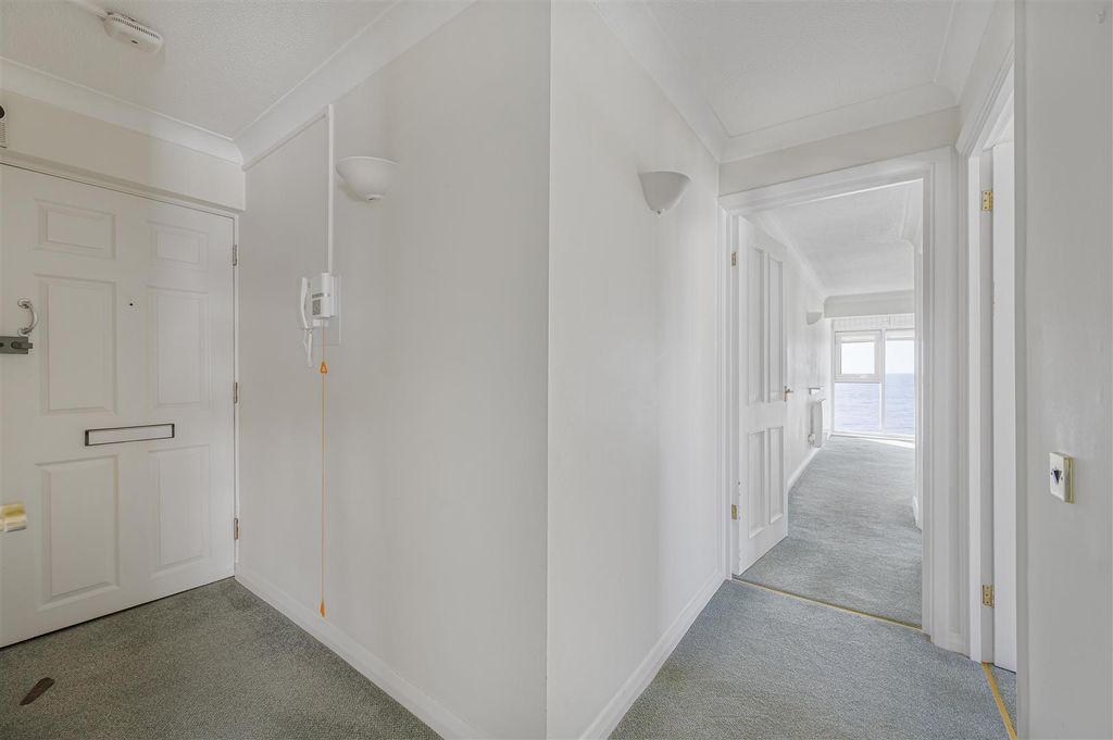 Property photo 3 of 15 Entrance Hall