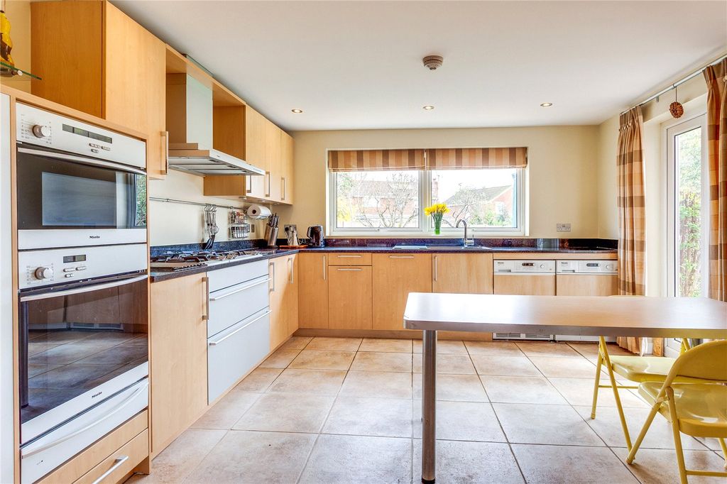 Property photo 3 of 14 Picture No. 18