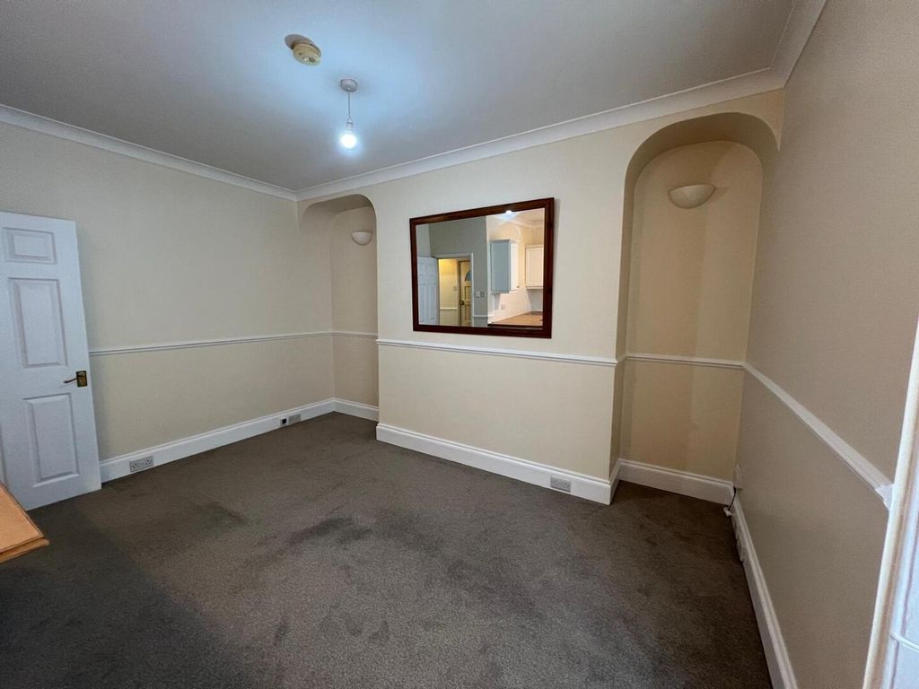 Property photo 1 of 6 Living Room