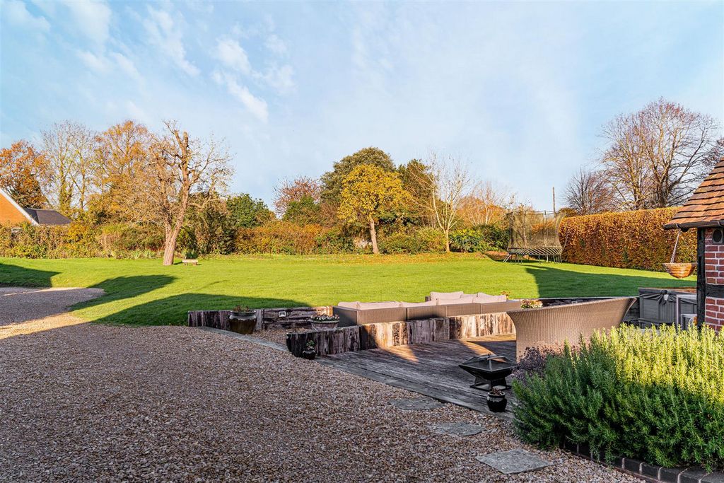 Property photo 2 of 23