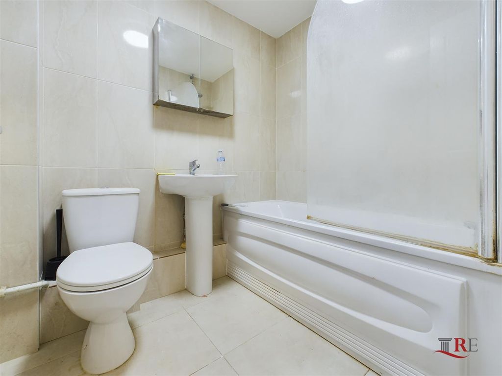 Property photo 2 of 6 Bathroom