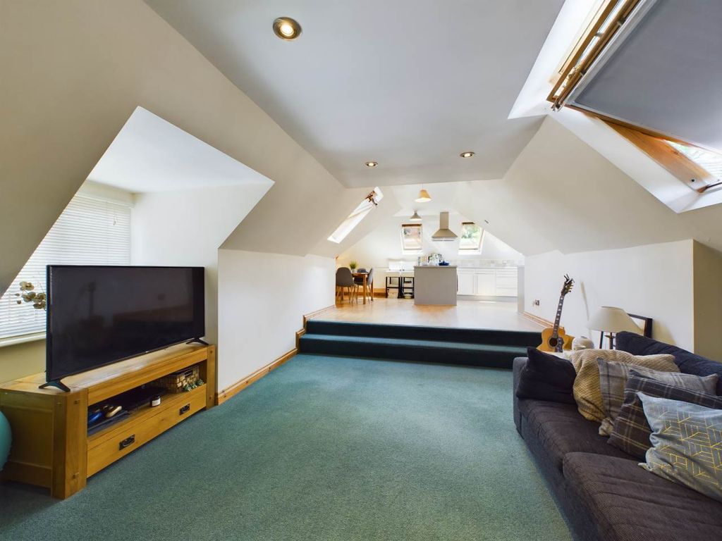 Property photo 1 of 17 External