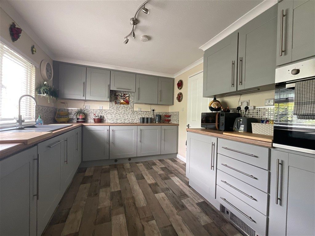 Property photo 3 of 15 Kitchen