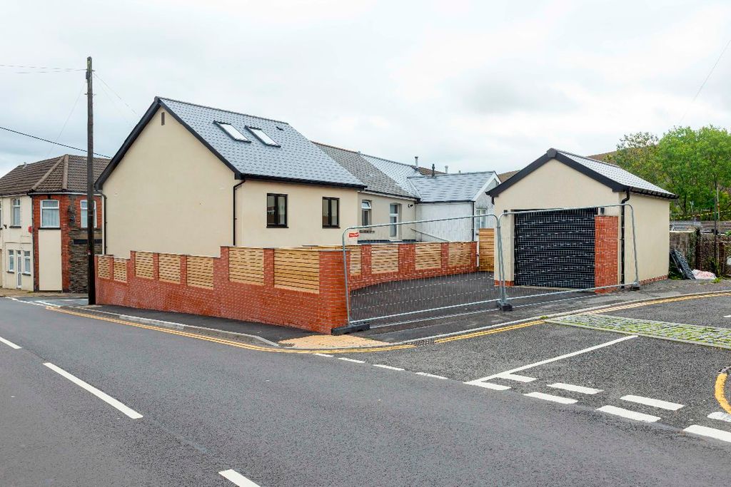 Property photo 2 of 43