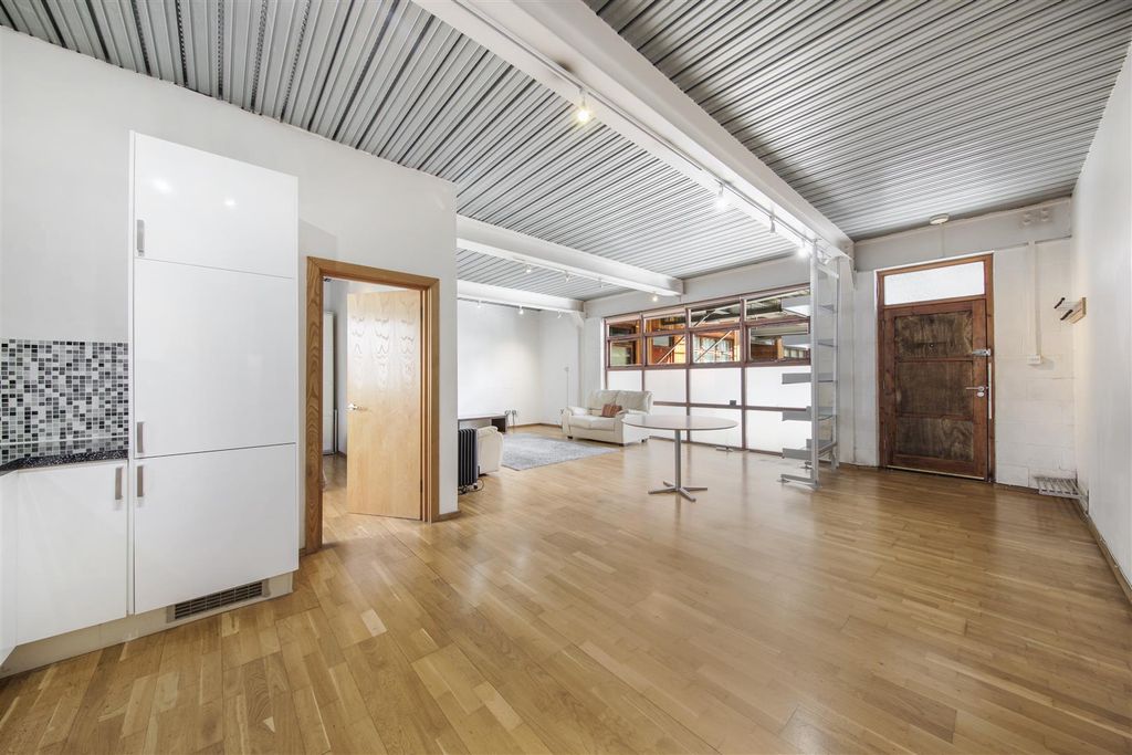 Property photo 1 of 11 Dining Area