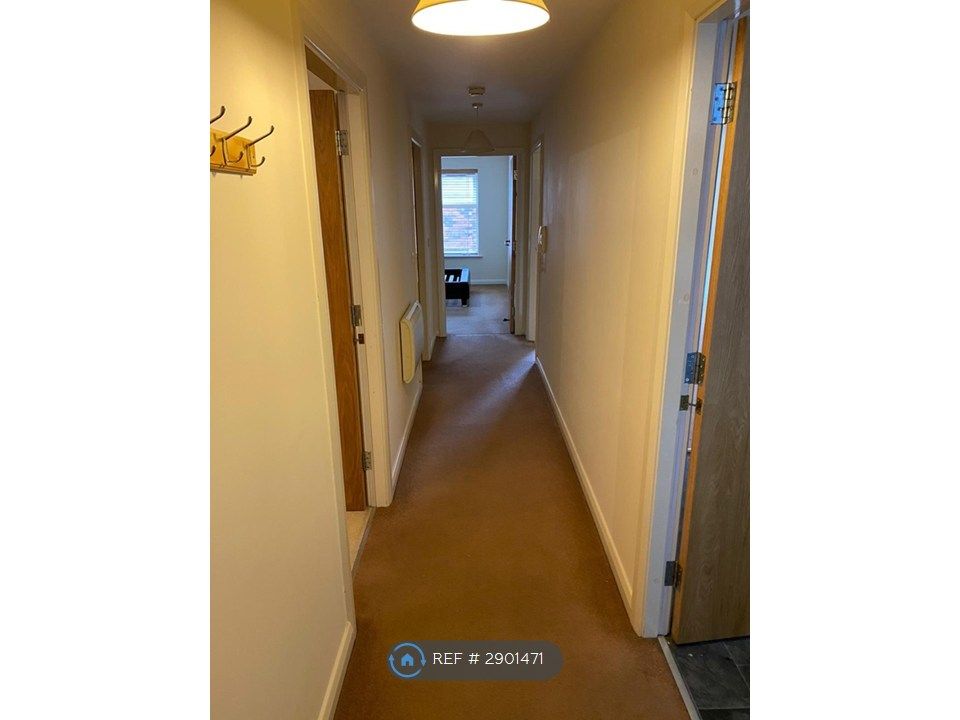 Property photo 3 of 16 Flat Entrance Corridor