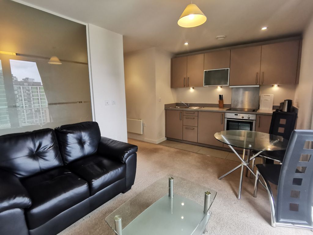 Property photo 3 of 13 Lounge