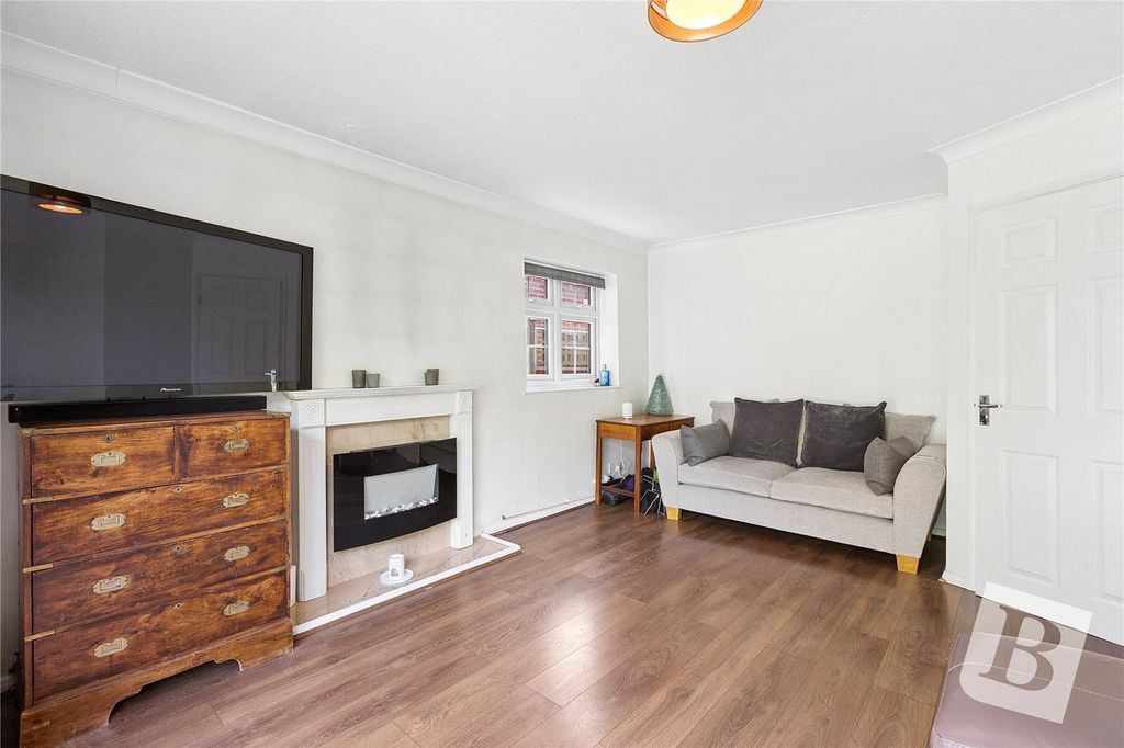 Property photo 3 of 19 Lounge