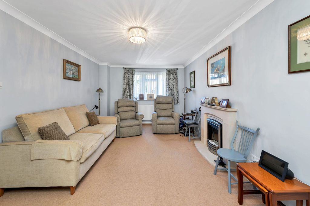 Property photo 2 of 28