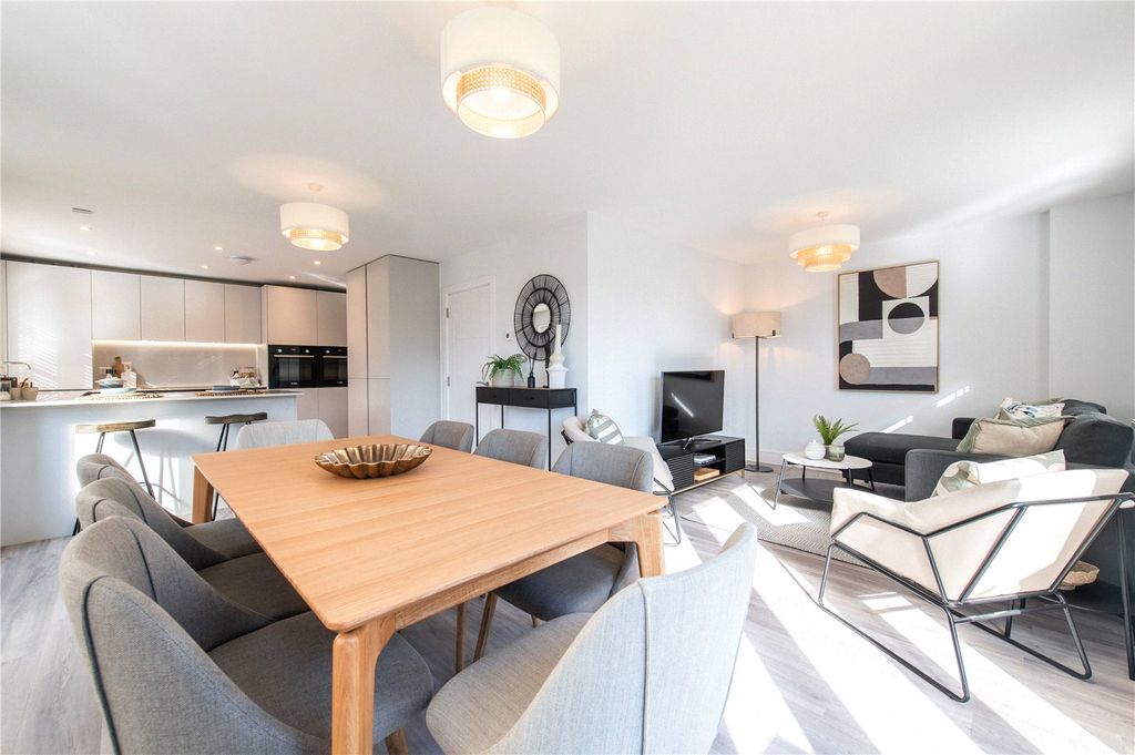 Property photo 2 of 20 Dining/Living