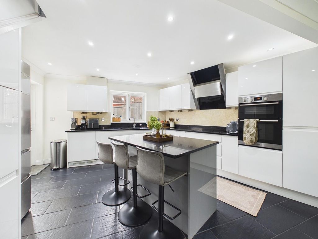 Property photo 3 of 40 Kitchen