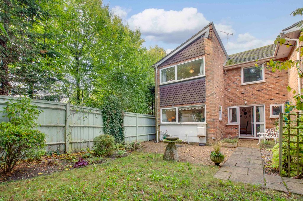 Property photo 2 of 21 5 Niplands Cottages, Hp10 0Jq (Low Res)-17