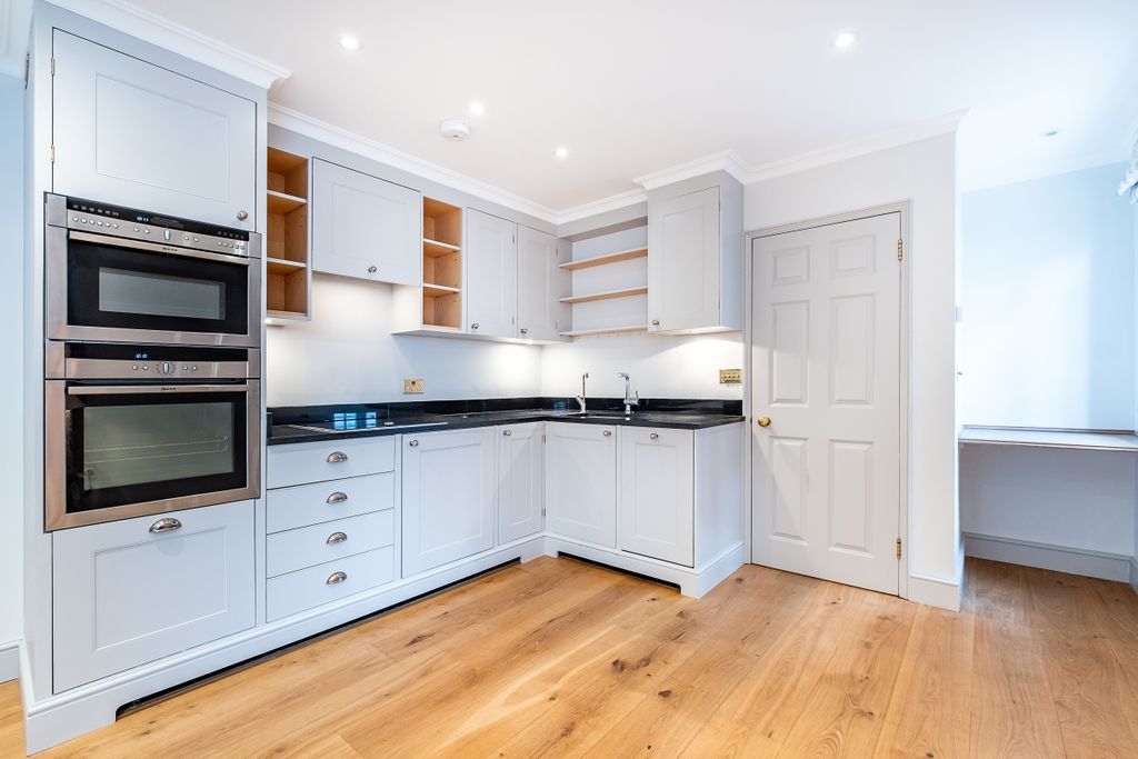 Property photo 3 of 12 Kitchen