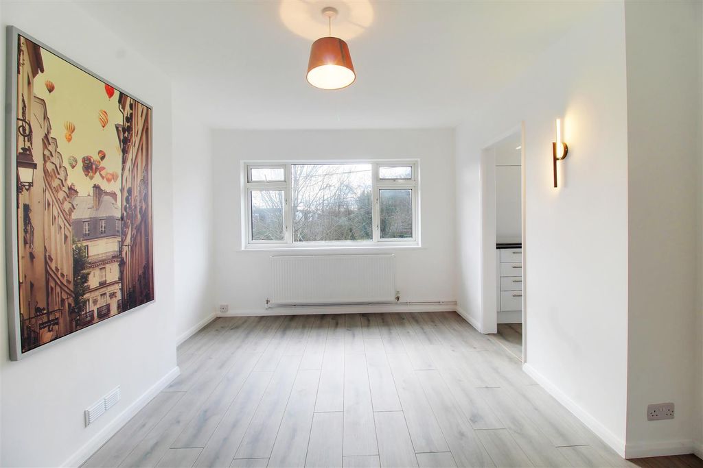 Additional image 10 of 2 bed maisonette for saleStation Close, Brookmans Park AL9