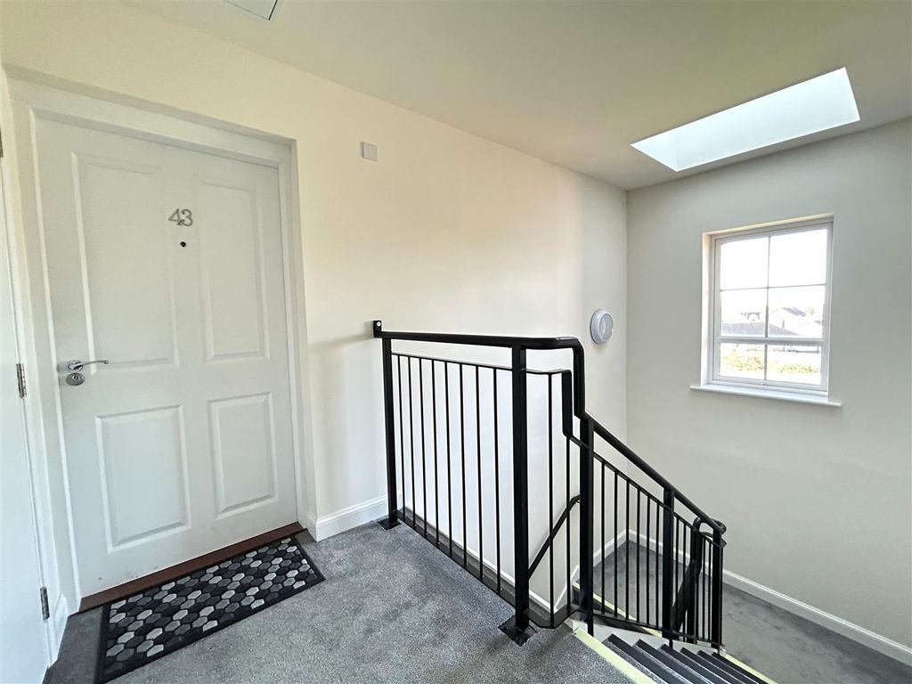 Property photo 2 of 12 Landing