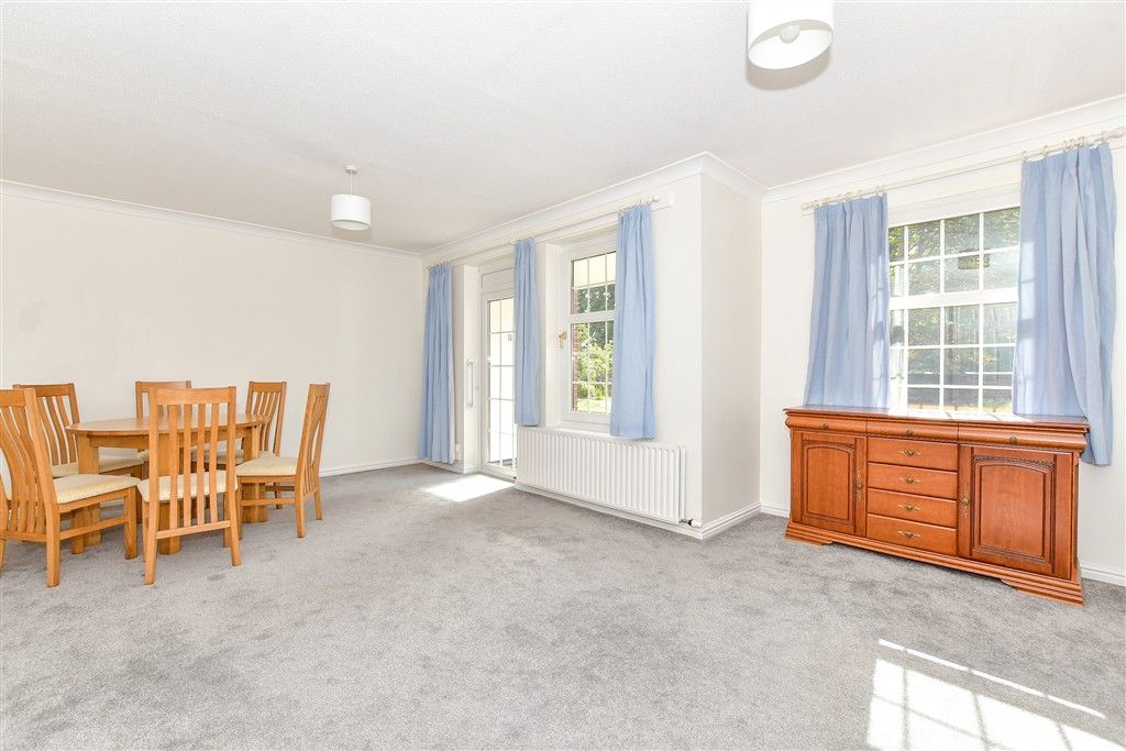 Property photo 2 of 9 Lounge/Diner