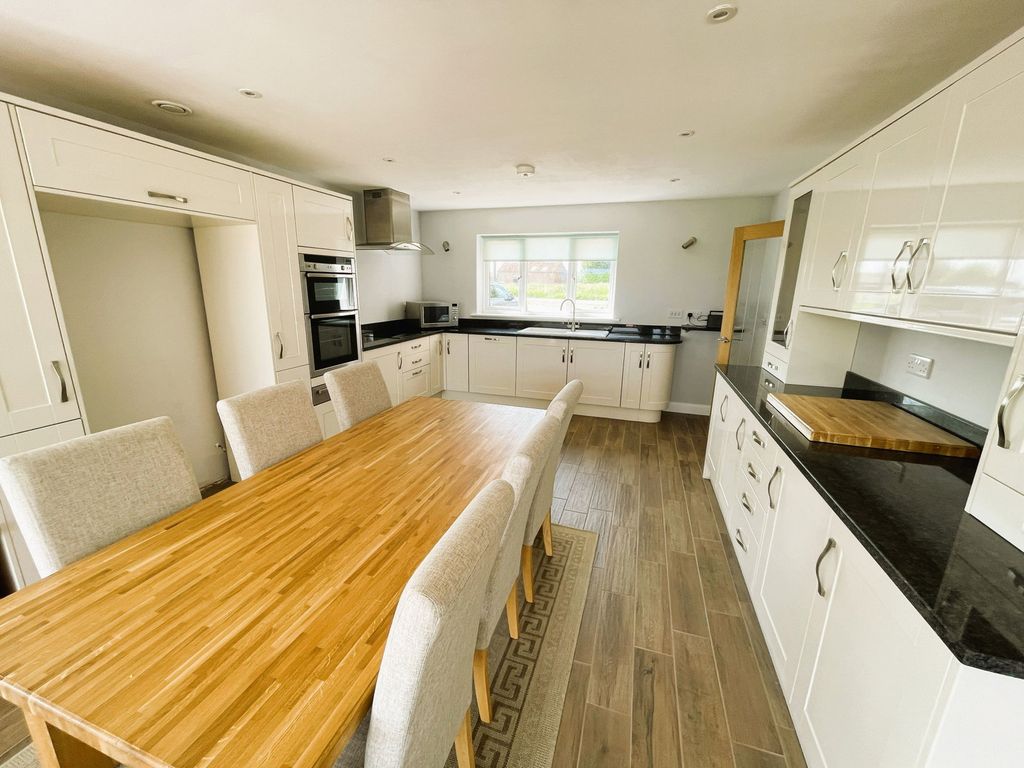 Property photo 2 of 29