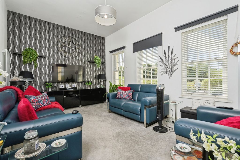 Property photo 2 of 26 Pbox-Img.Jpg