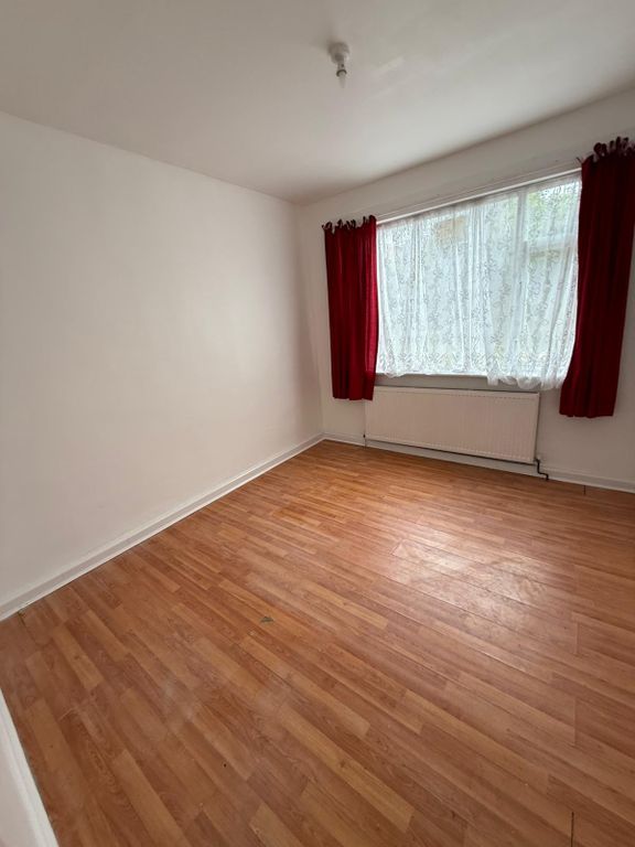 Property photo 3 of 6 Gallery