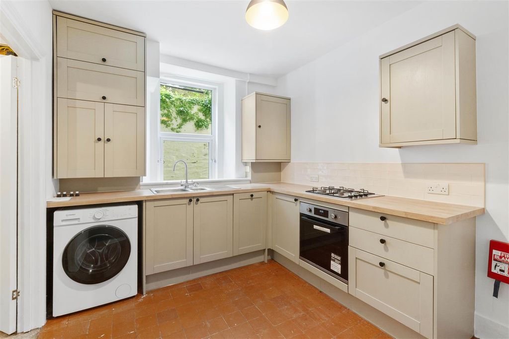 Property photo 3 of 9 Kitchen