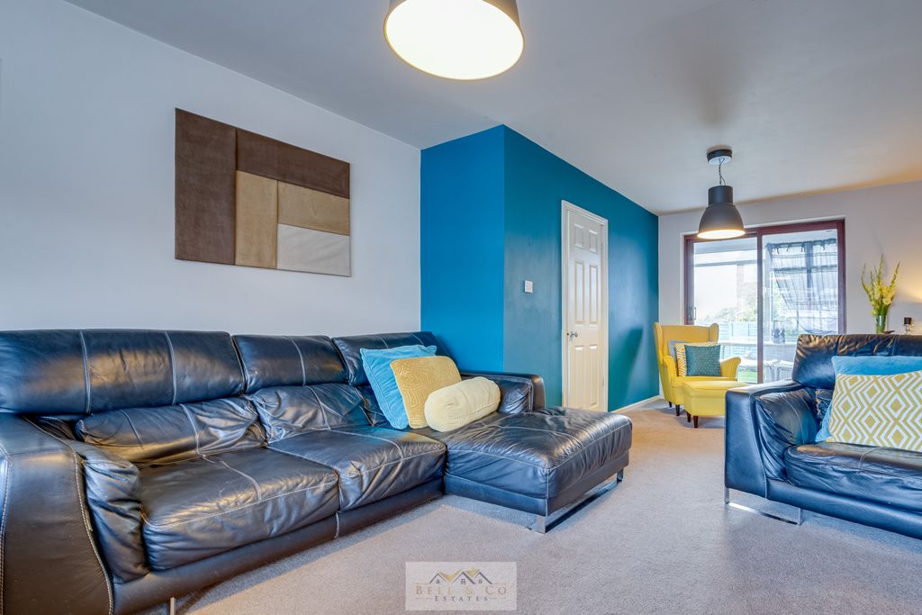 Property photo 3 of 29 Lounge 1.3