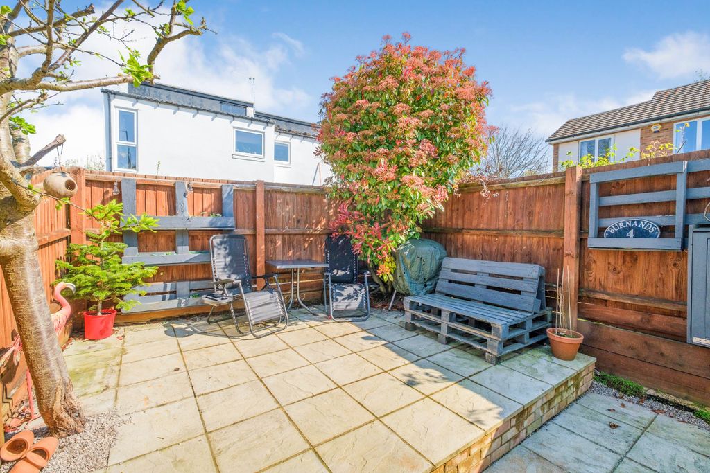 Property photo 2 of 8 Garden