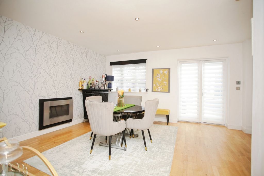 Property photo 3 of 17 Dining Room