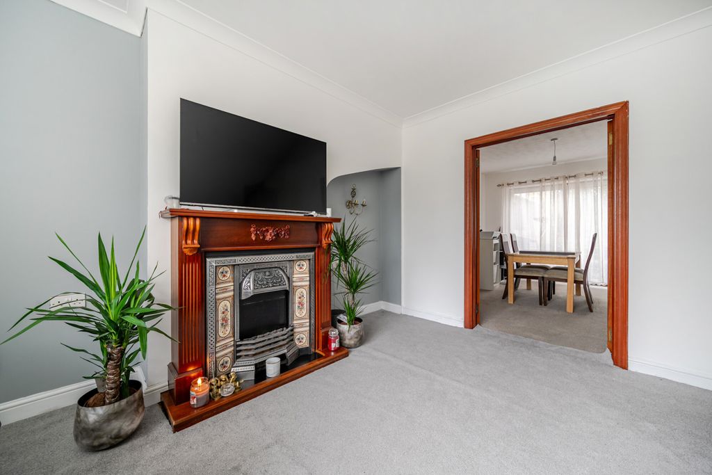 Property photo 3 of 16 Reception