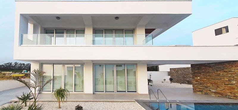 Property photo 1 of 11 Villa Artist...