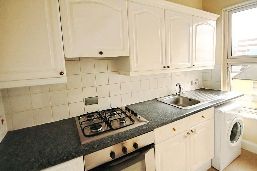 Property photo 2 of 5 Kitchen