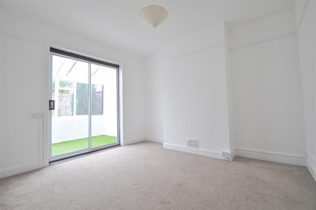 Property photo 3 of 9 Dining Room.Jpg