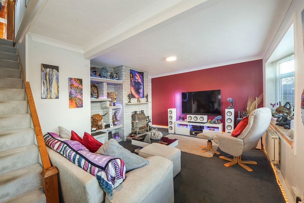 Property photo 2 of 19