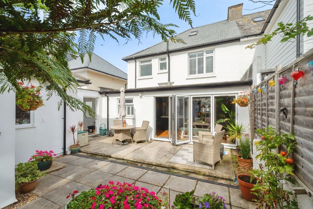 Property photo 3 of 24 Pbox-Img.Jpg