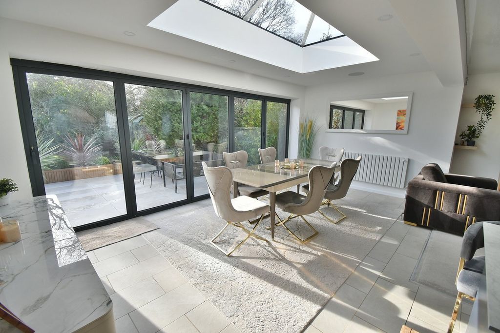 Property photo 3 of 37