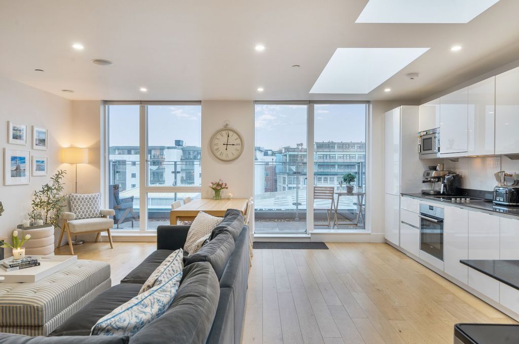 Property photo 2 of 22