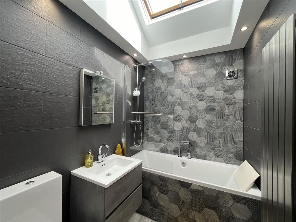 Property photo 3 of 25 Bathroom