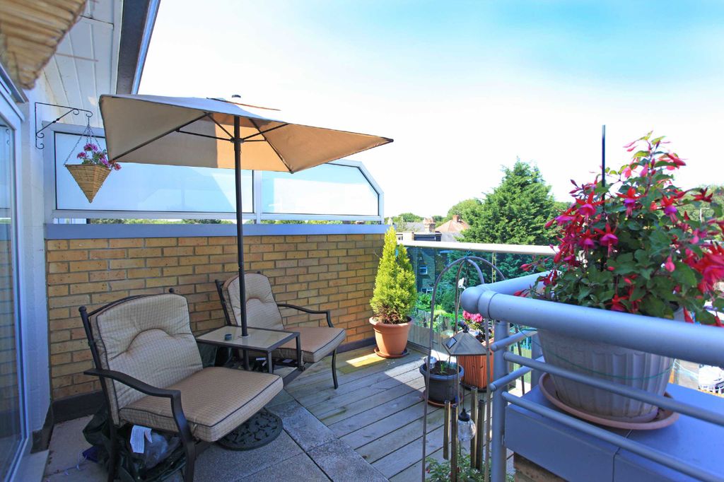 Property photo 3 of 9 Photo 03