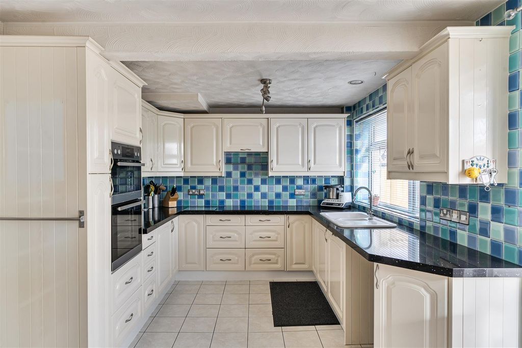 Property photo 3 of 13 Kitchen/Diner
