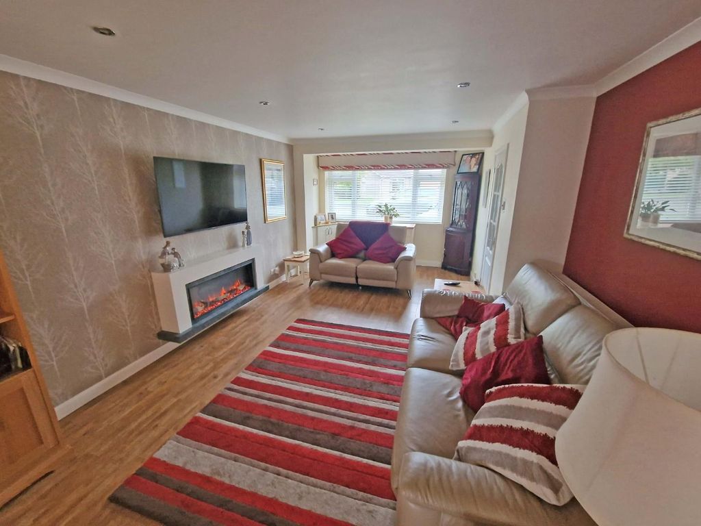 Property photo 3 of 20 Lounge1.Jpg
