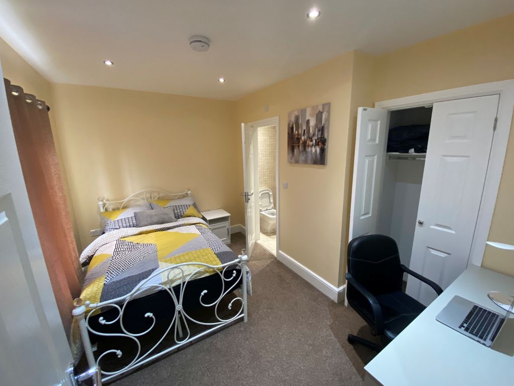 Property photo 2 of 18 Room1