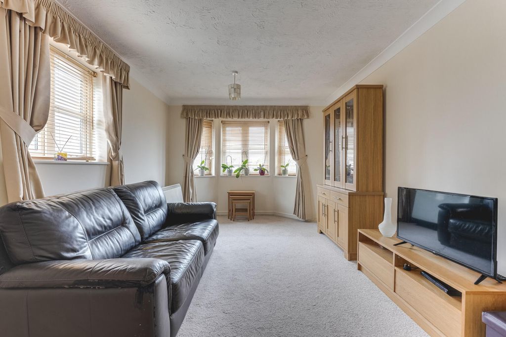 Property photo 3 of 17 Living Room