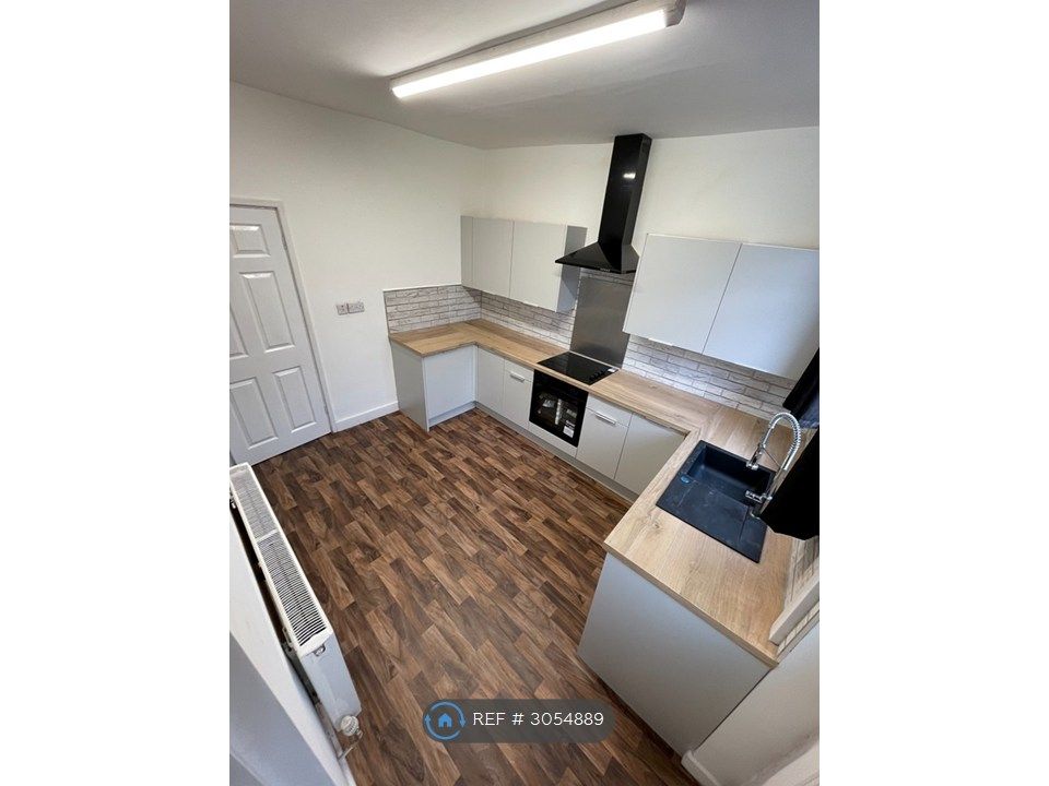 Property photo 1 of 6 Kitchen