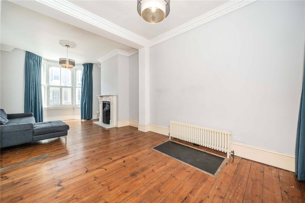 Property photo 3 of 17 Reception