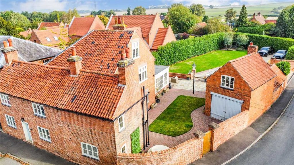 Property photo 2 of 33