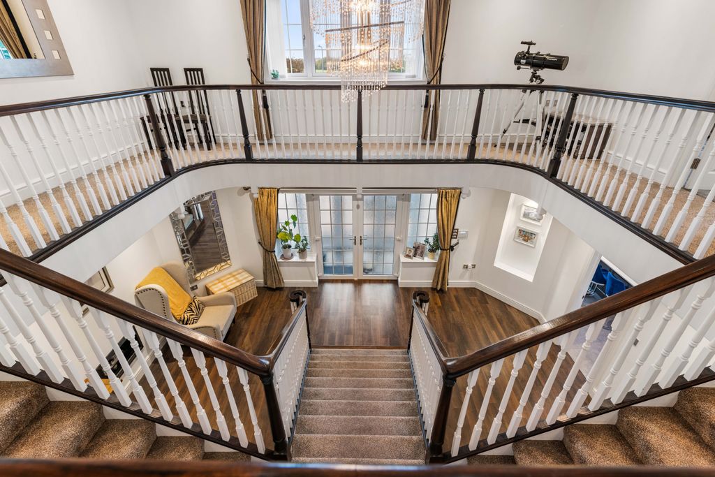 Property photo 2 of 54