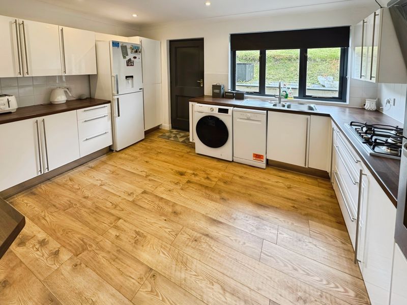 Property photo 3 of 17 Photo 12