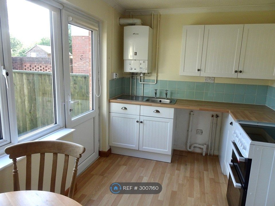 Property photo 2 of 10 Dining Kitchen