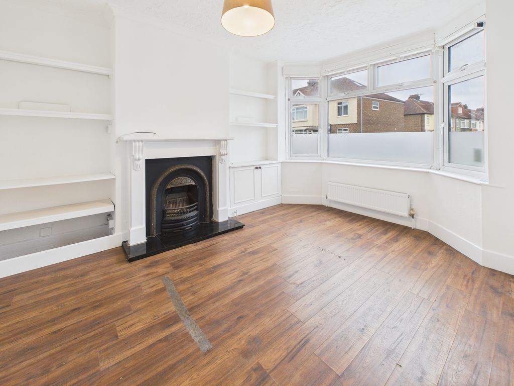 Property photo 3 of 21 Cam05068G0-Pr0053-Still001